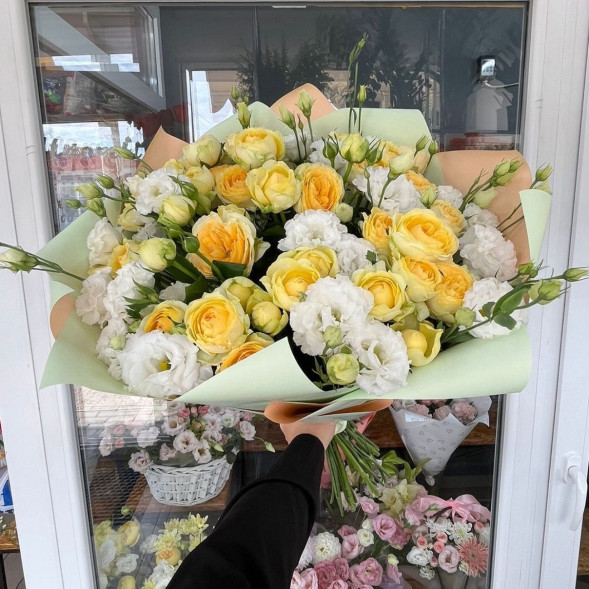 Букет из кустовых роз и эустом «Солнечное утро»  в Алупке