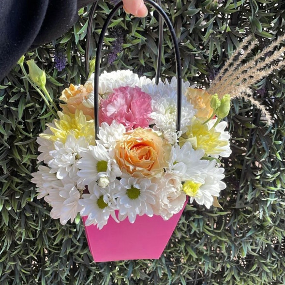 Композиция в коробке «Весеннее пробуждение»  в Алупке