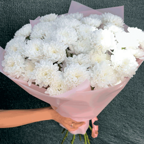Букет 11 белых кустовых хризантем в Алупке
