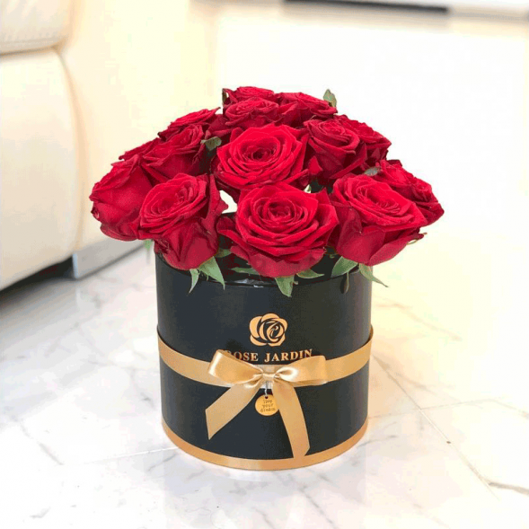 15 красных роз в шляпной коробке в Алупке