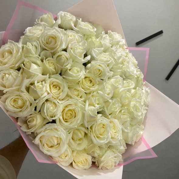 75 белых роз  в Алупке