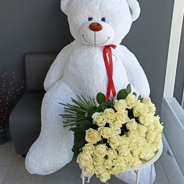 101 белая роза с плюшевым мишкой  в Алупке