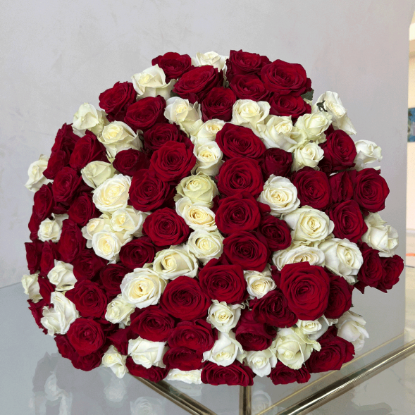 101 красная и белая роза микс в Алупке