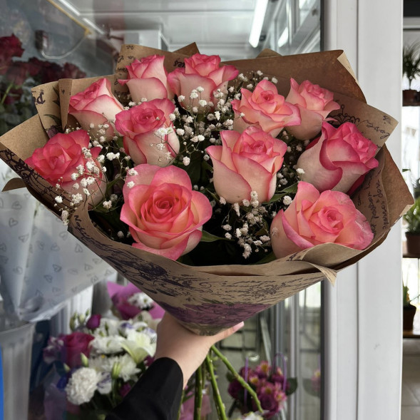 Букет 11 роз с гипсофилой «Романтический вкус» в Алупке