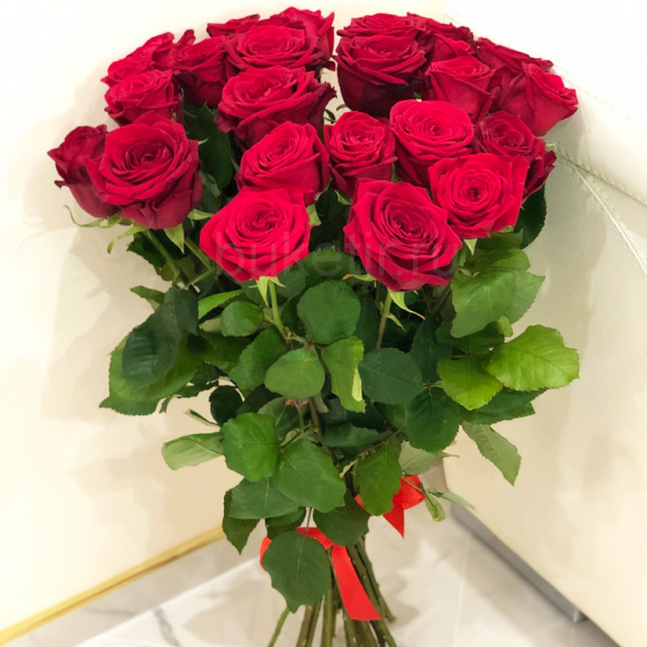 21 красная роза, лента в Алупке