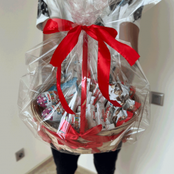 Корзина с киндерами