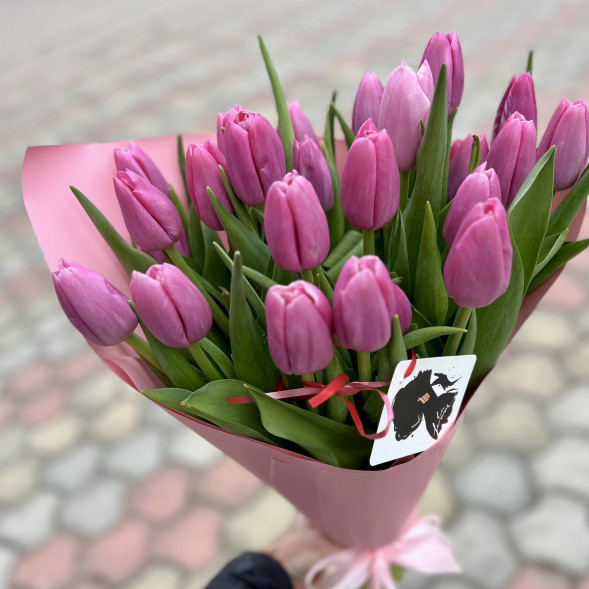 21 розовый тюльпан в Алупке