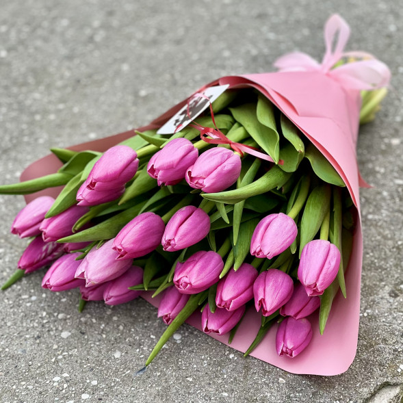 21 розовый тюльпан в Алупке