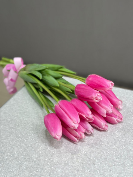 11 розовых тюльпанов в Алупке