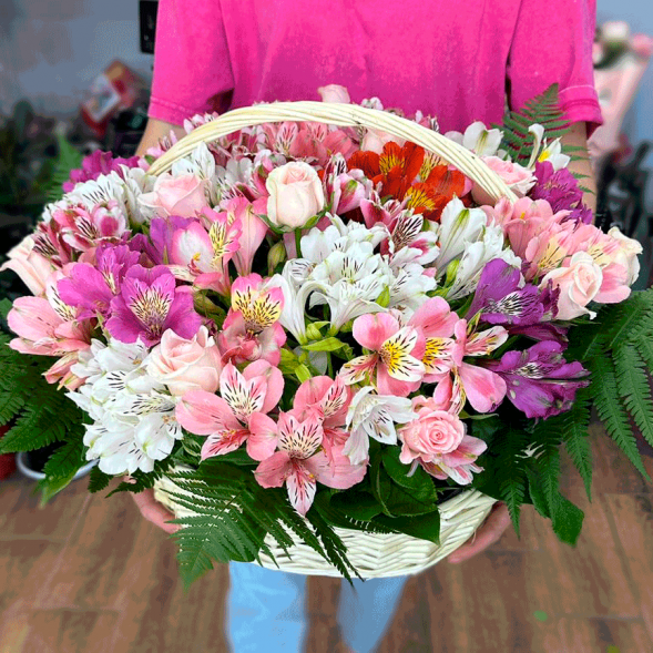 Композиция в корзине &quot;Весенний бриз&quot; в Алупке