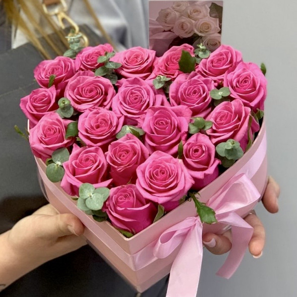 Розы в коробке «Сердце» в Алупке