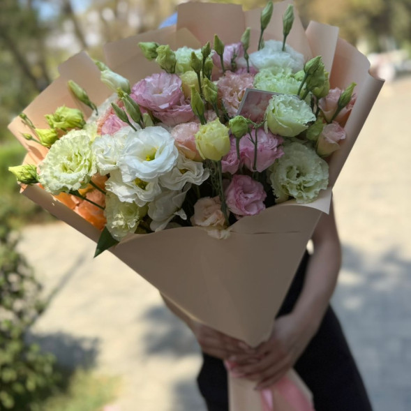 Букет из эустом Летнее утро в Алупке