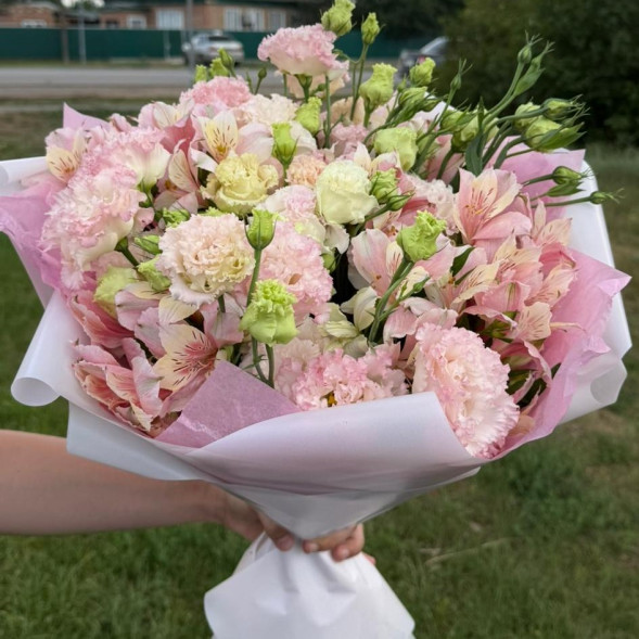 Букет из альстромерий и эустом Зефирное настроение в Алупке