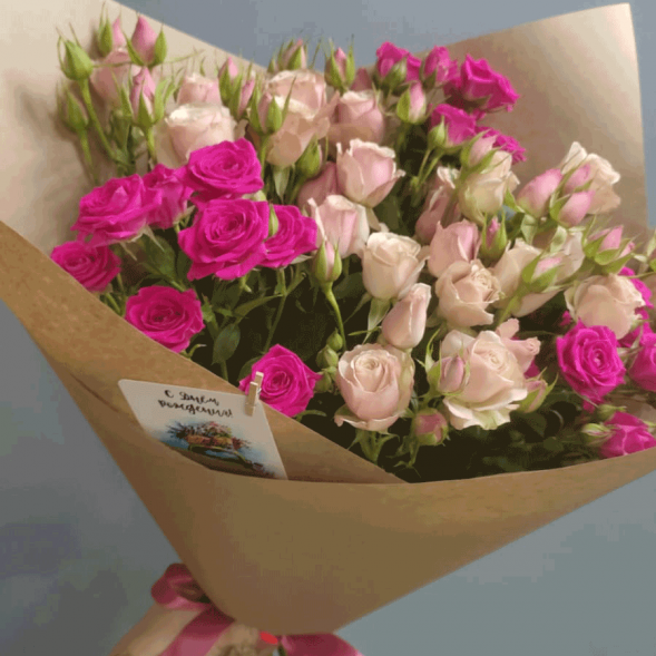 Букет 7 нежных кустовых роз микс в Алупке