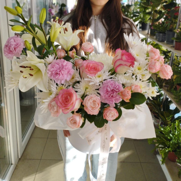 Композиция в коробке «Белый вальс»  в Алупке