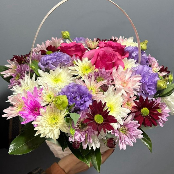 Композиция в корзине «Палитра нежности» в Алупке